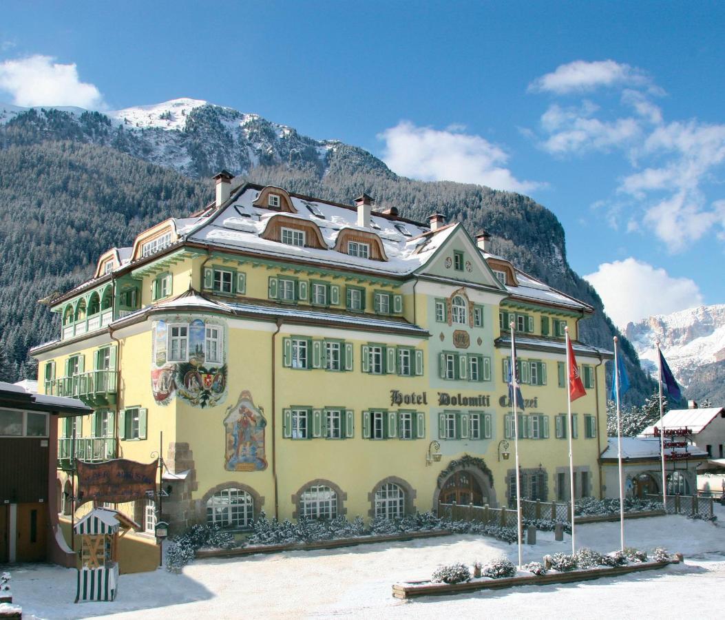 Hotel Dolomiti Schloss Canazei Kültér fotó