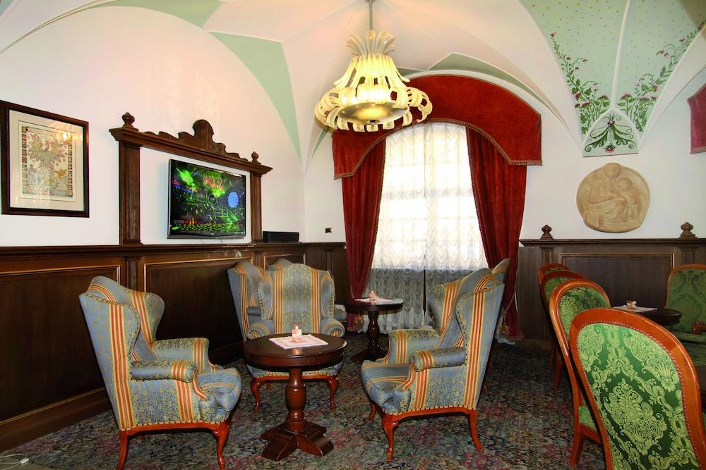 Hotel Dolomiti Schloss Canazei Kültér fotó