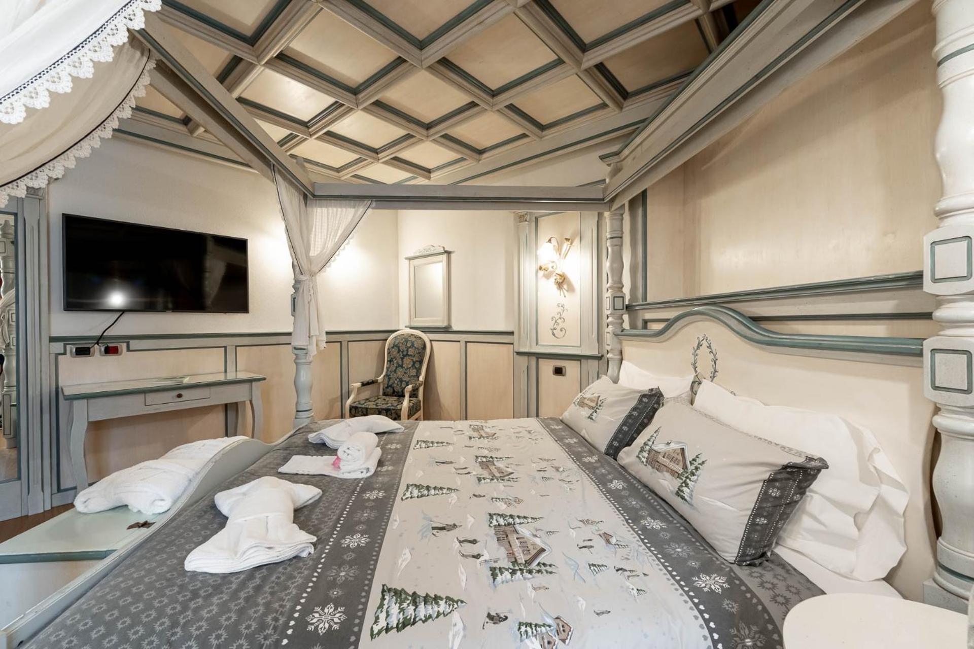 Hotel Dolomiti Schloss Canazei Kültér fotó