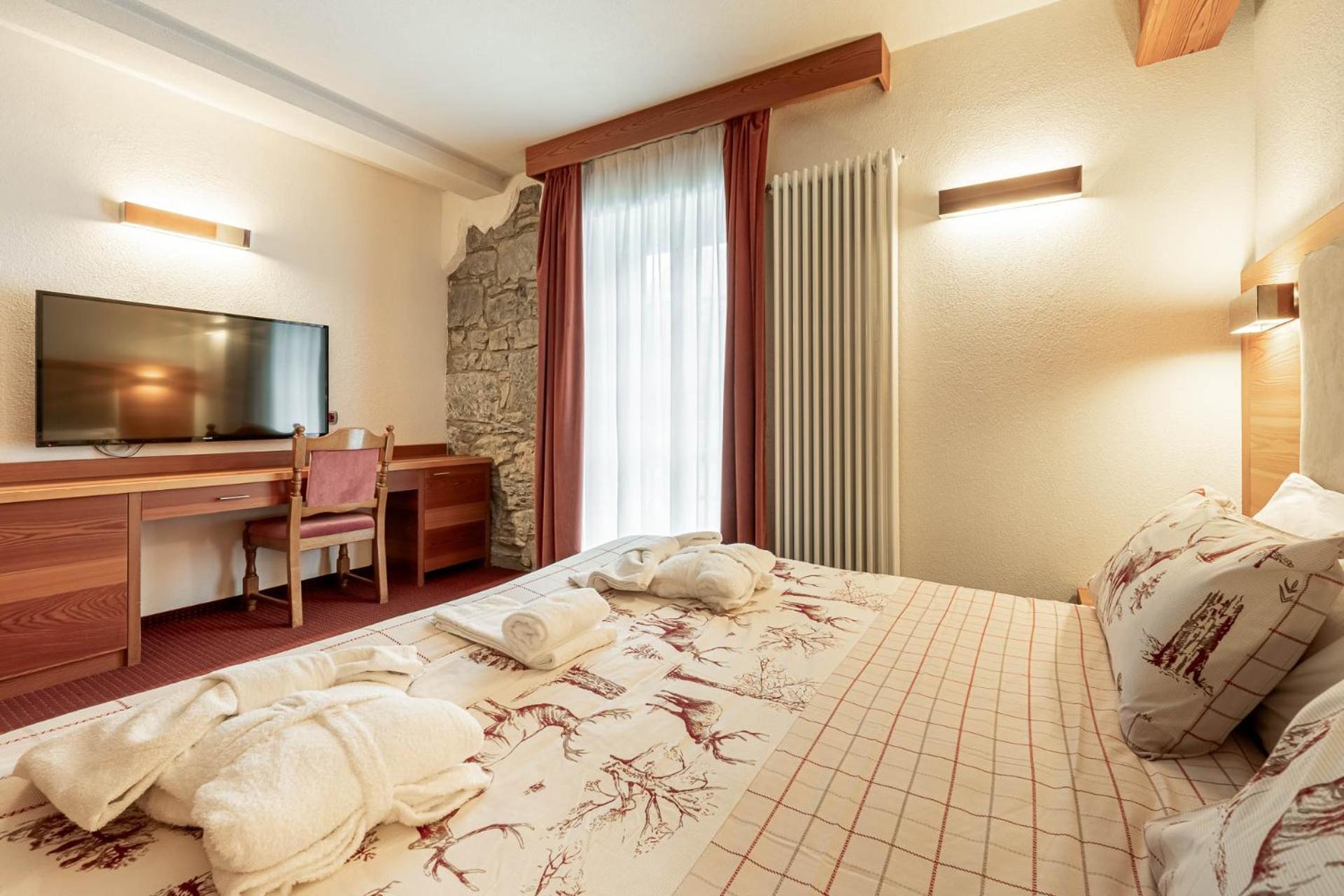 Hotel Dolomiti Schloss Canazei Kültér fotó