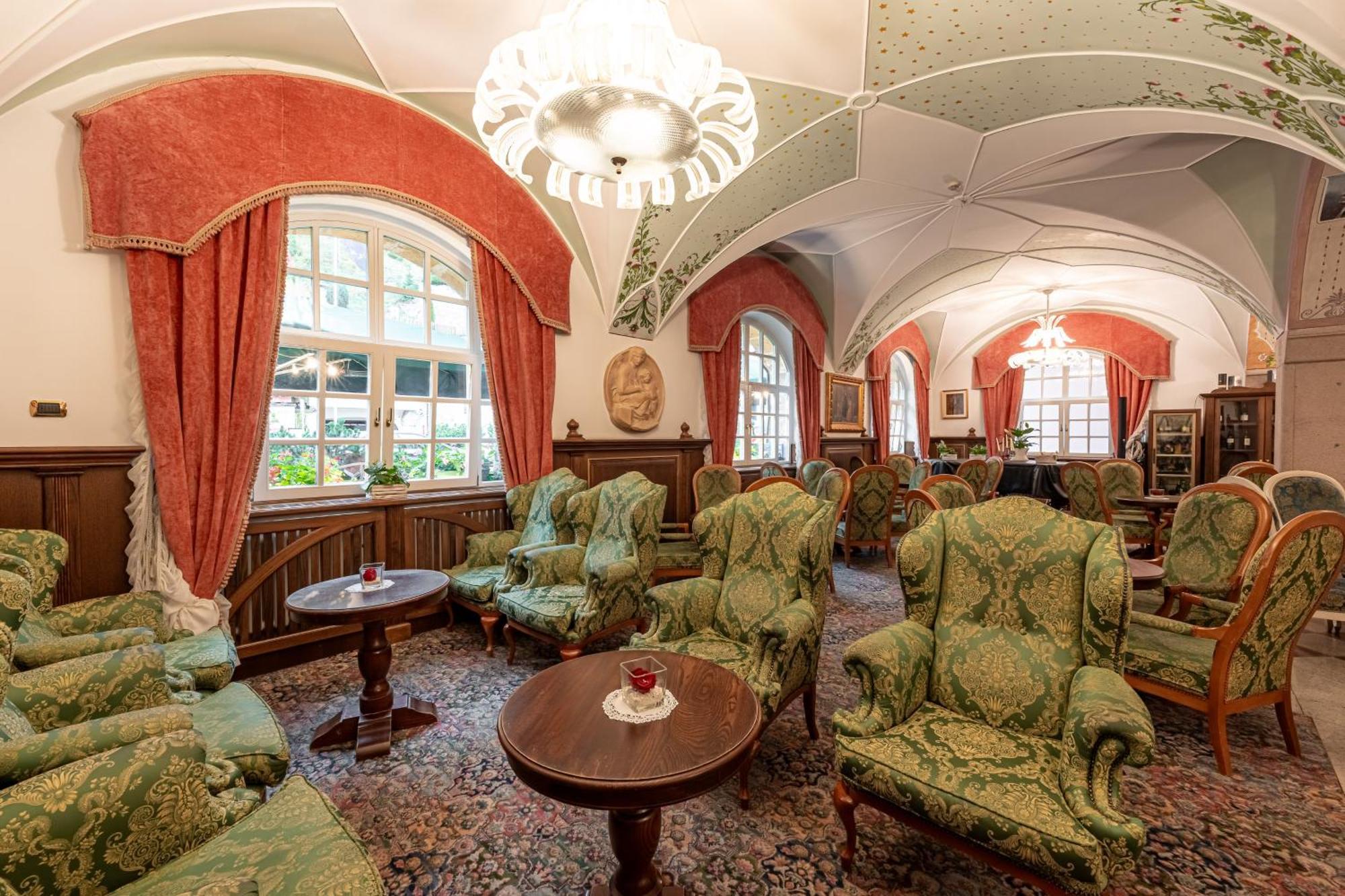 Hotel Dolomiti Schloss Canazei Kültér fotó