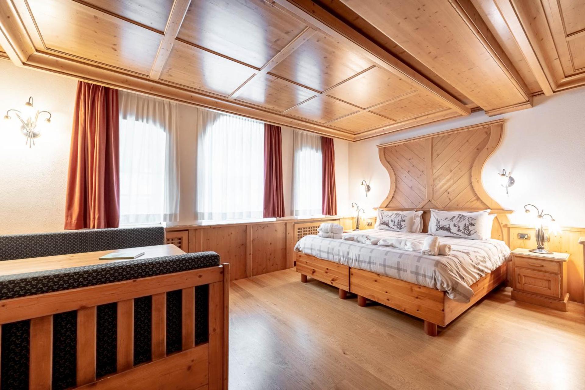 Hotel Dolomiti Schloss Canazei Kültér fotó