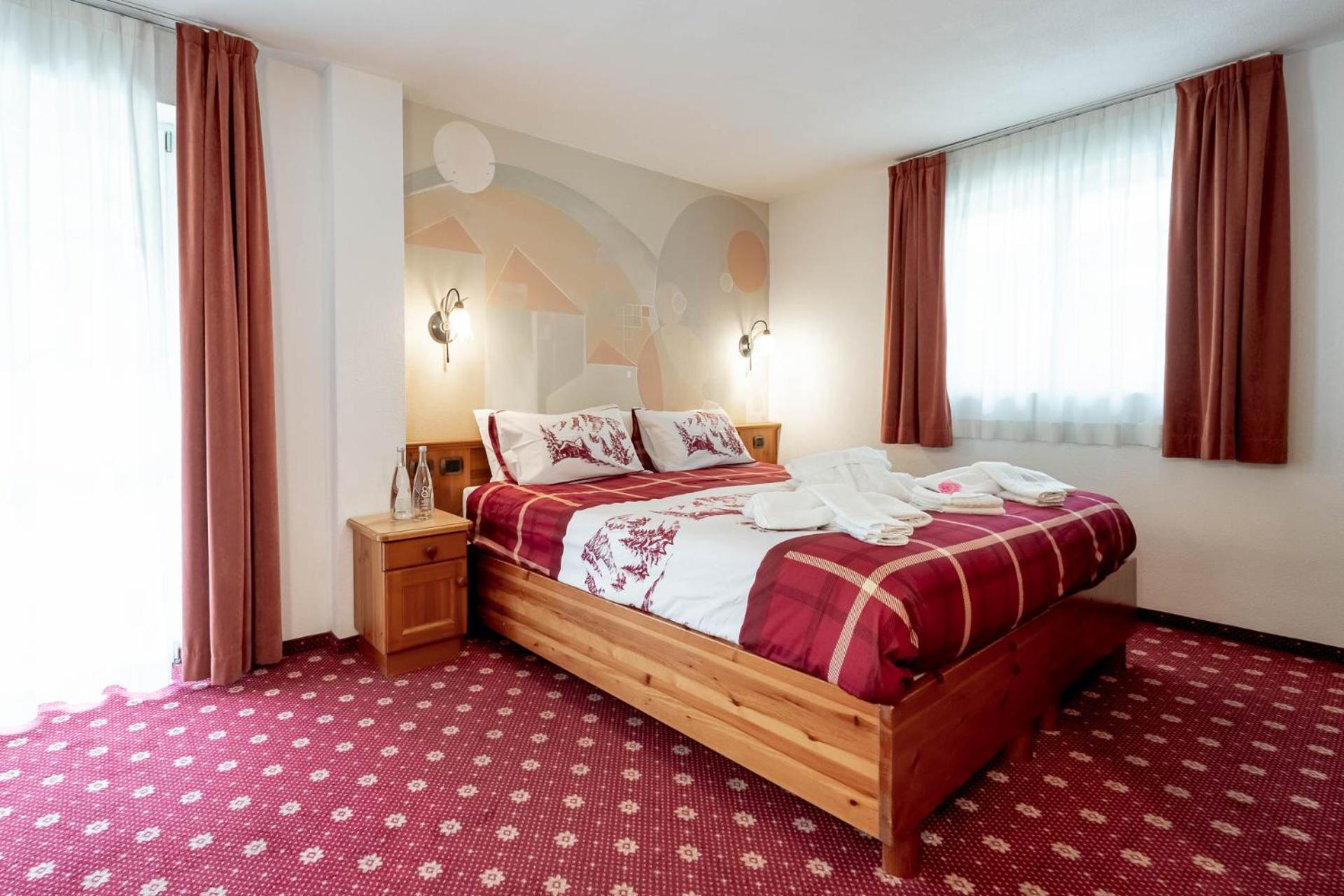 Hotel Dolomiti Schloss Canazei Kültér fotó