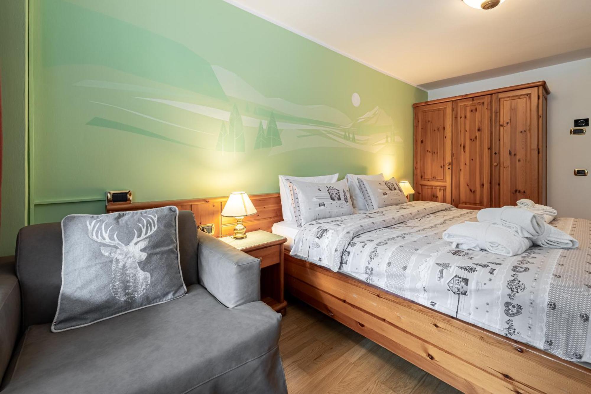 Hotel Dolomiti Schloss Canazei Kültér fotó
