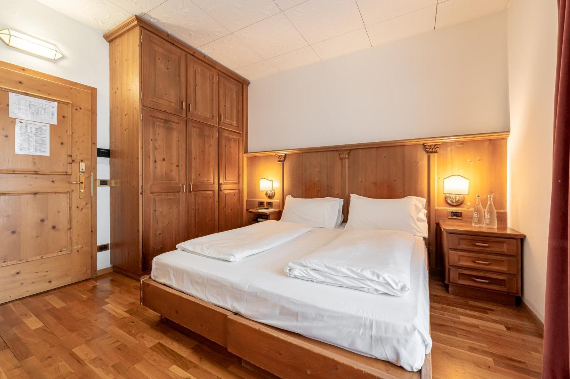 Hotel Dolomiti Schloss Canazei Kültér fotó