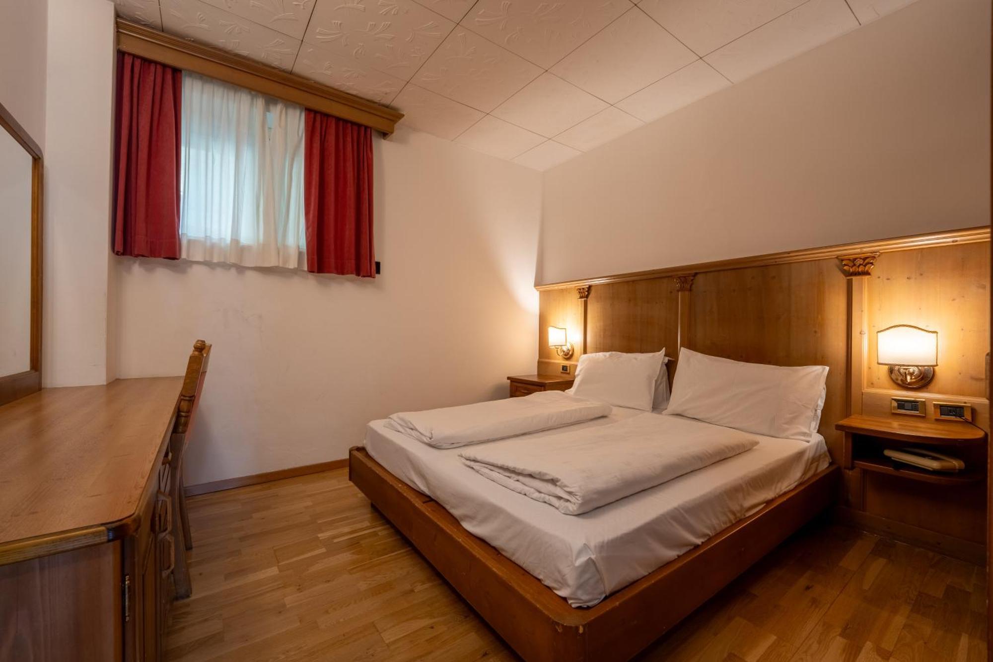Hotel Dolomiti Schloss Canazei Kültér fotó