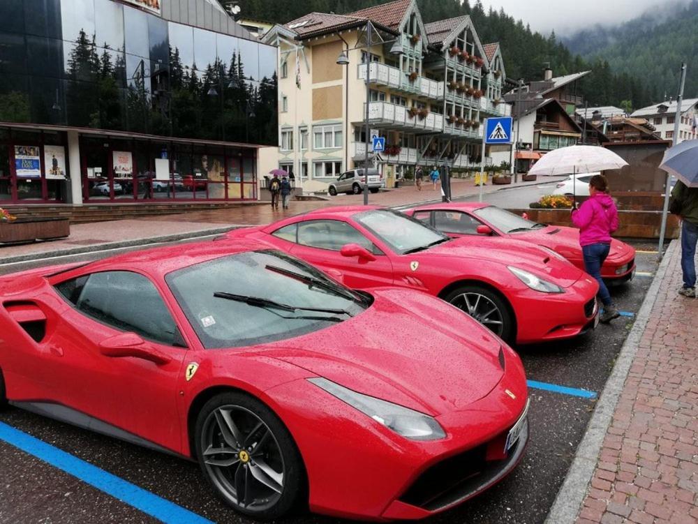 Hotel Dolomiti Schloss Canazei Kültér fotó