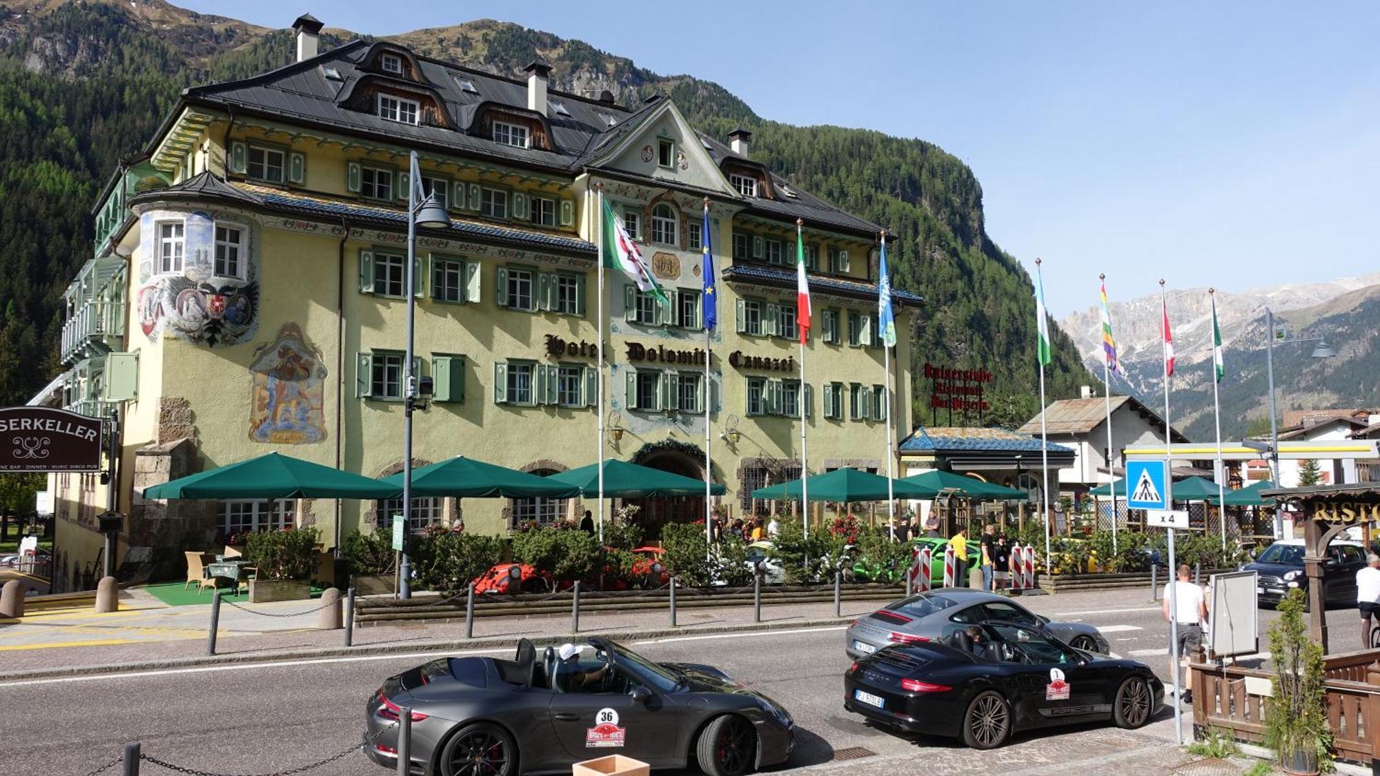 Hotel Dolomiti Schloss Canazei Kültér fotó
