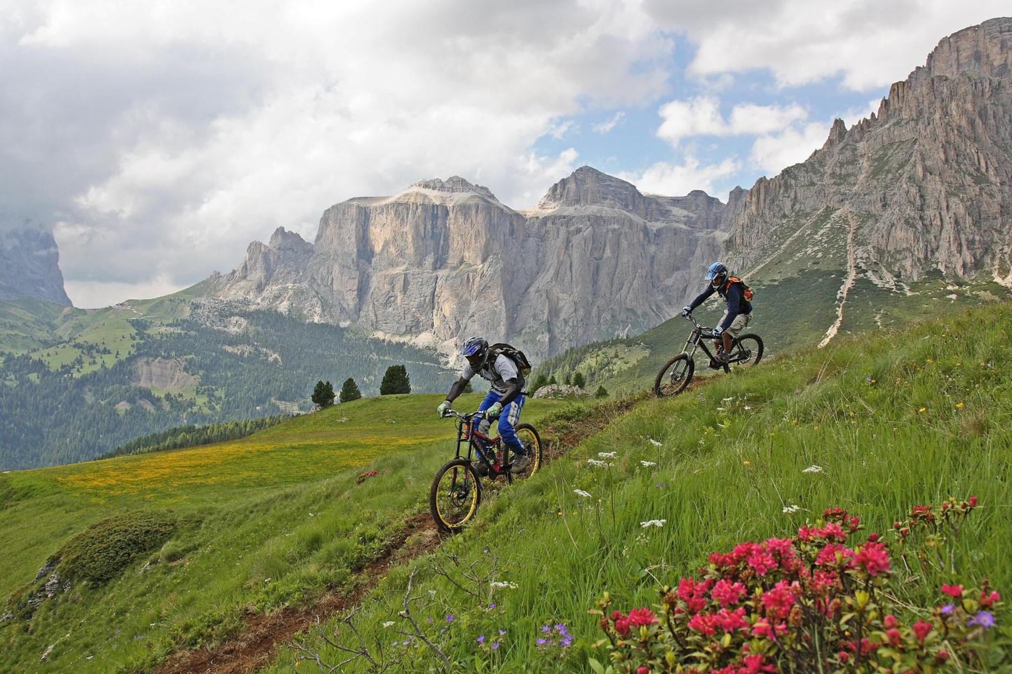 Hotel Dolomiti Schloss Canazei Kültér fotó