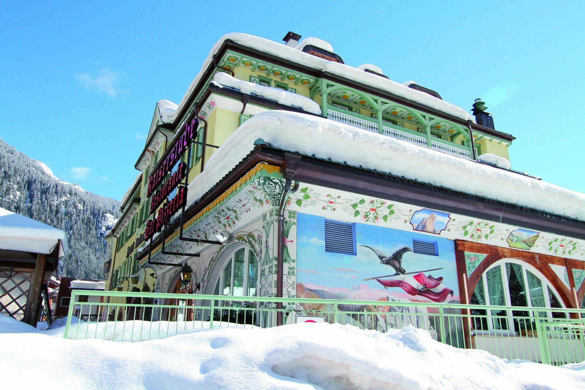Hotel Dolomiti Schloss Canazei Kültér fotó