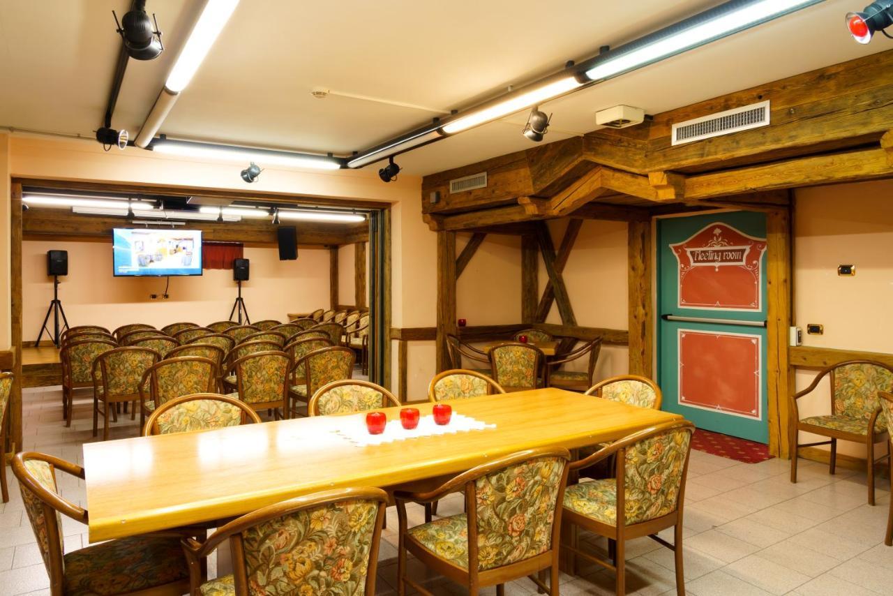 Hotel Dolomiti Schloss Canazei Kültér fotó